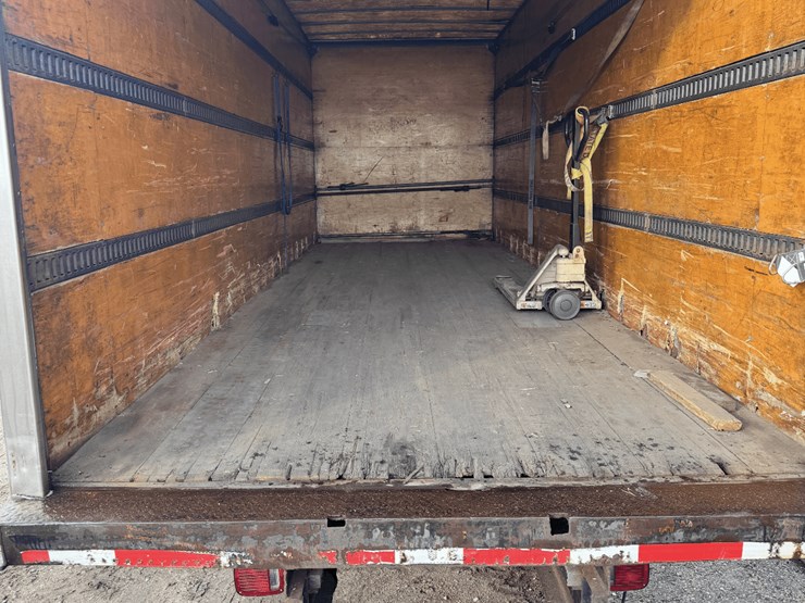 1992-international-805-box-truck,-shows-54,622-miles,-9-speed-transmission,-11r22.5-tires,-26.5’-box-image-40