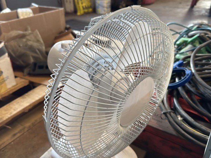 #190-•-skid-of-miscellaneous*-image-4