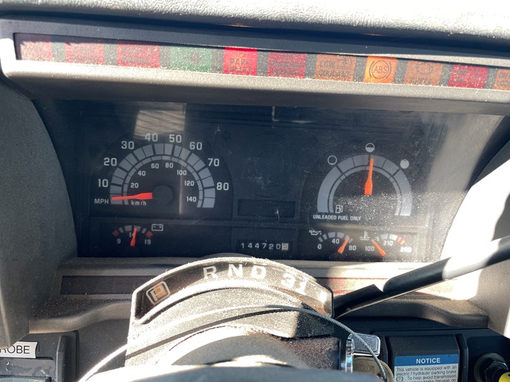 #1135-•-2002-gmc-c6500-van-truck-(has-mn-title)-image-31