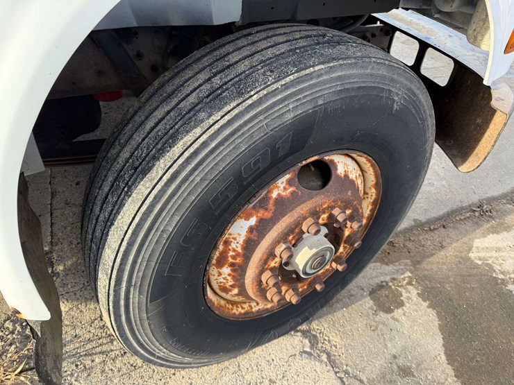 1992-international-805-box-truck,-shows-54,622-miles,-9-speed-transmission,-11r22.5-tires,-26.5’-box-image-21