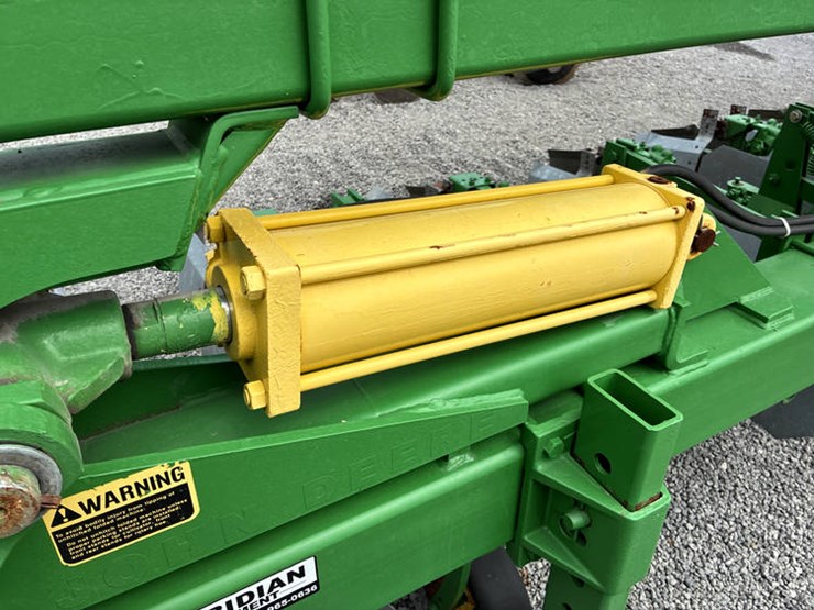 john-deere-845-image-21
