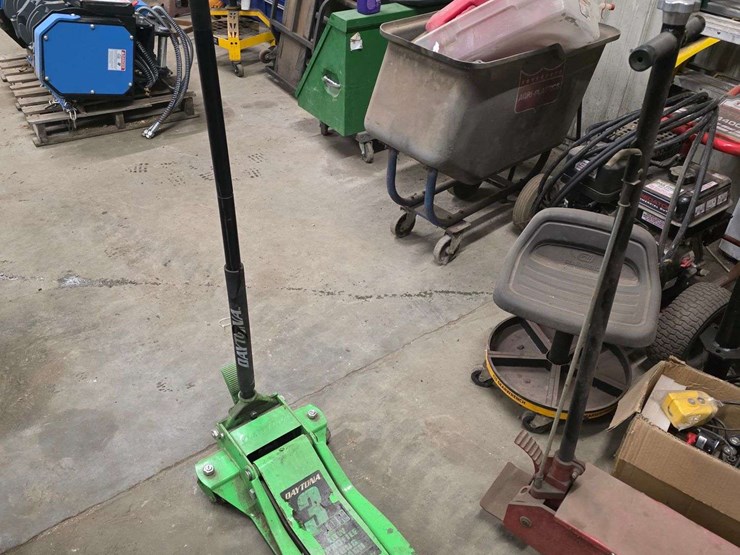daytona-3-ton-low-profile-long-reach-high-performance-jack,-model:-ds300lrg-–-green-image-1
