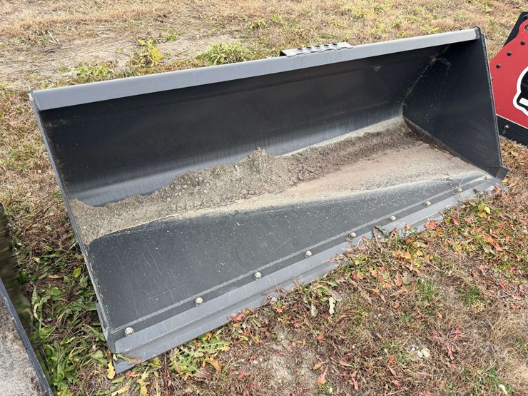 new-holland-l225-image-32