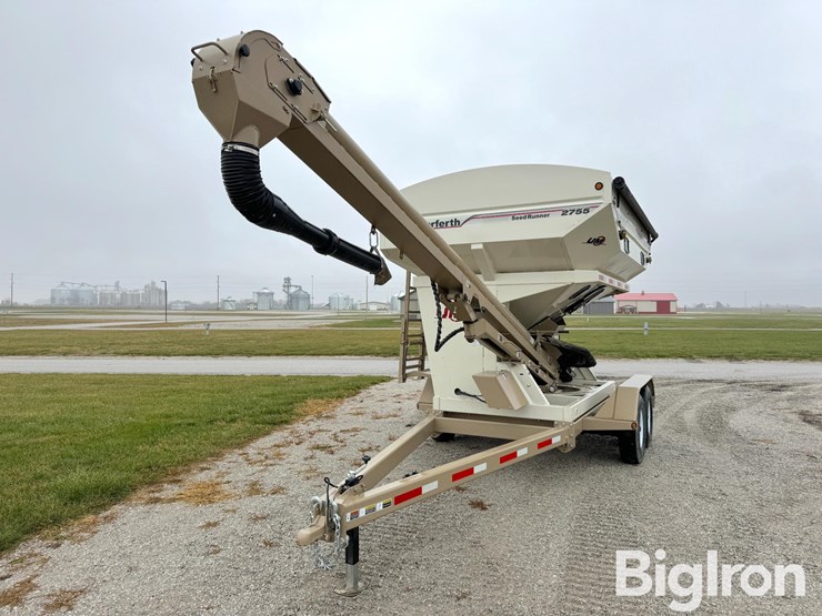 2023-unverferth-2755-seed-tender-image-2