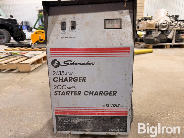 schumacher-battery-charger-&-creepers-image-7