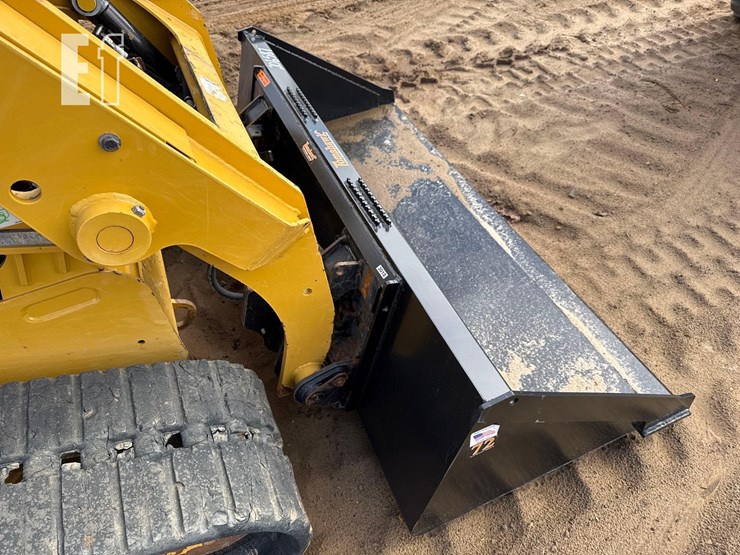 2017-caterpillar-239d-image-15