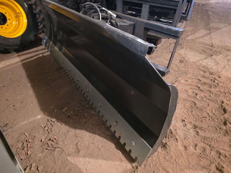 new-84”-hydraulic-tilt-snow-pusher,-bolt-on-notched-cutting-edge,-flat-couplers,-believed-to-be-jct-image-4