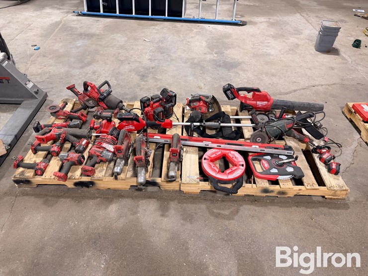 milwaukee-power-tools-w/batteries-&-6-battery-charger-image-4