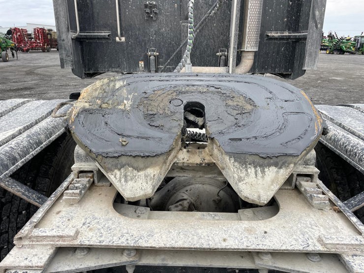 peterbilt-386-image-17