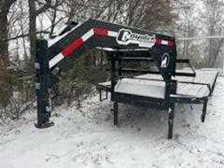 2012-coyote-30’-gooseneck-trailer-image-3