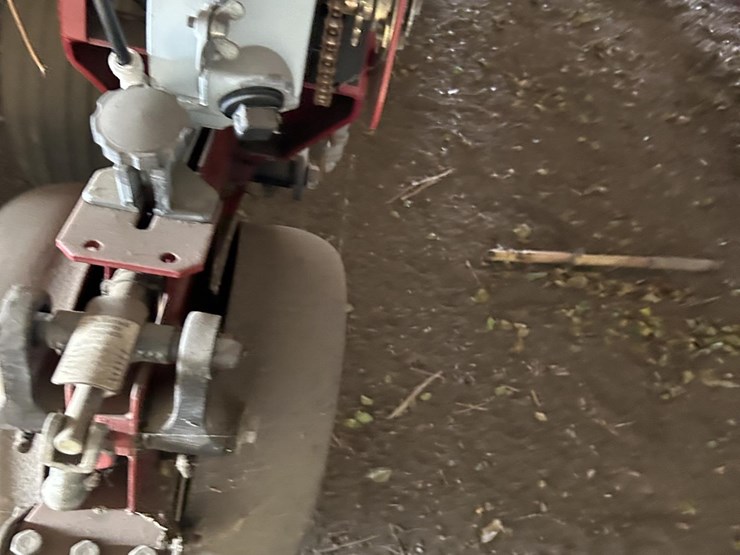 2004-white-8516-image-17