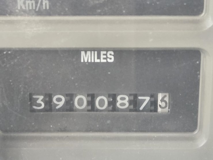 2000-international-8100-image-22