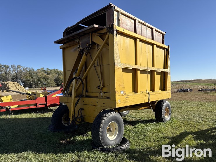 field-queen-inc-1408-forage-dump-wagon-image-1