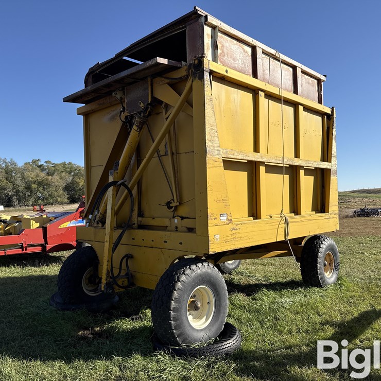 Field Queen Inc 1408 Forage Dump Wagon
