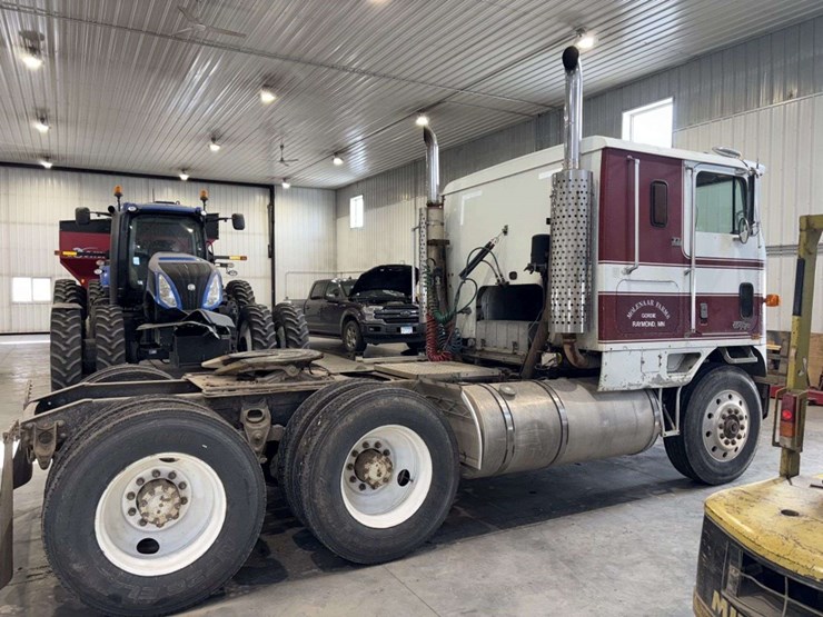 1983-international-co9670-cabover-semi-tractor,-xl-series,-400-cummins,-13-speed,-11r24.5-rears-on-s-image-8