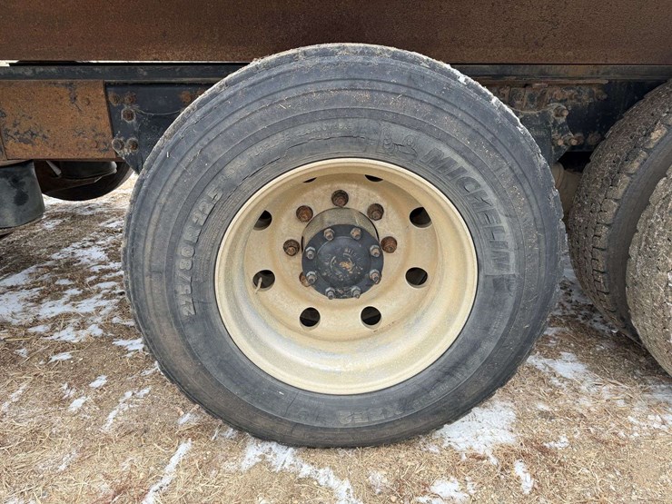 2006-freightliner-columbia-grain-truck,-549,000-miles,-8-year-old-box,-eaton-speed-shift-10-speed-tr-image-19