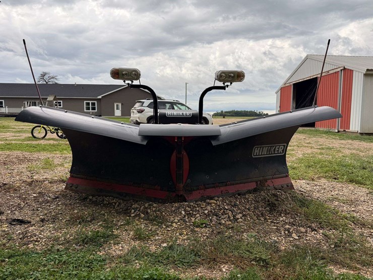 2018-hiniker-poly-snowplow-with-mounts-for-a-99-01-3/4-ton-chevrolet,-has-controller-image-2