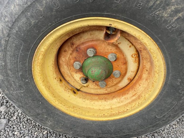 john-deere-2210-image-35