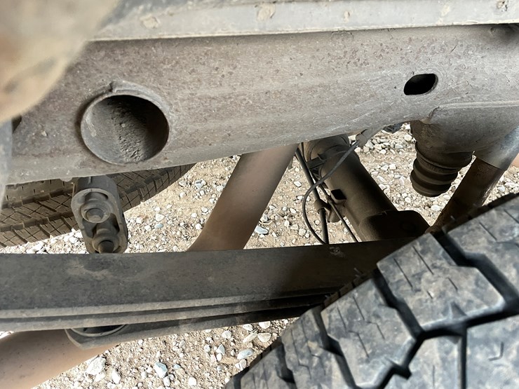 #1125-•-2013-chevrolet-silverado-pickup-truck-(has-mn-title)-image-11