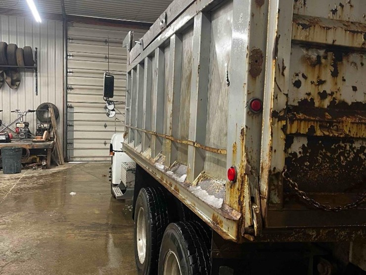 1997-freightliner-fld112-image-7