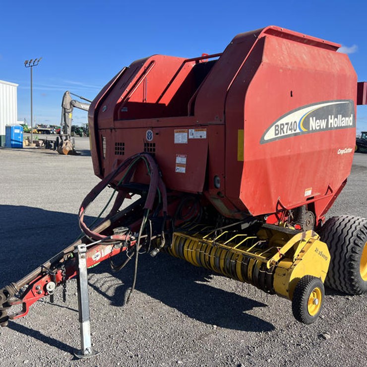 NEW HOLLAND BR740