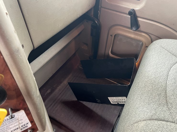 #1130-•-2005-international-5500i-6x4-dump-truck-(has-mn-title)-image-61