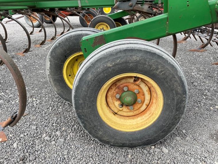 john-deere-2210-image-33