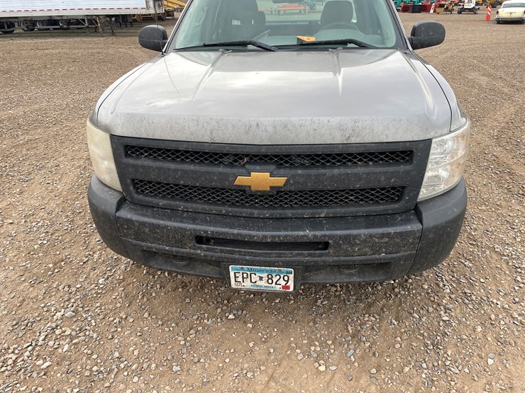 #1125-•-2013-chevrolet-silverado-pickup-truck-(has-mn-title)-image-6