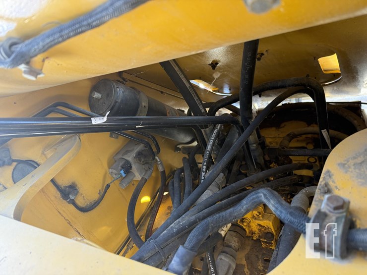 2011-deere-624k-image-12