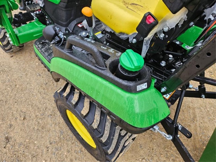 john-deere-1025-image-25