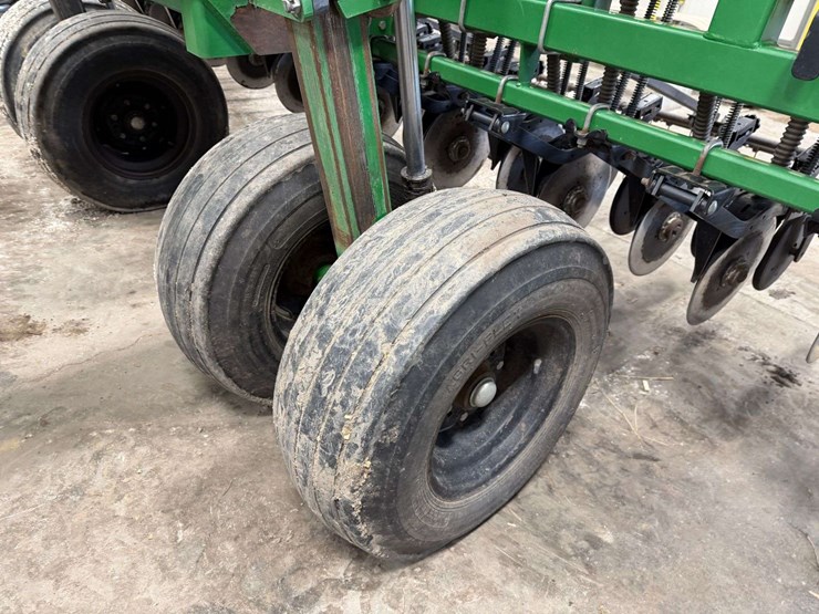 great-plains-20’-grain-drill,-10”-spacing,-3pt-converted-into-a-pull-type,-has-markers,-front-coulte-image-38