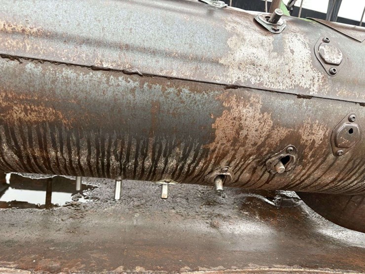 john-deere-220-image-11