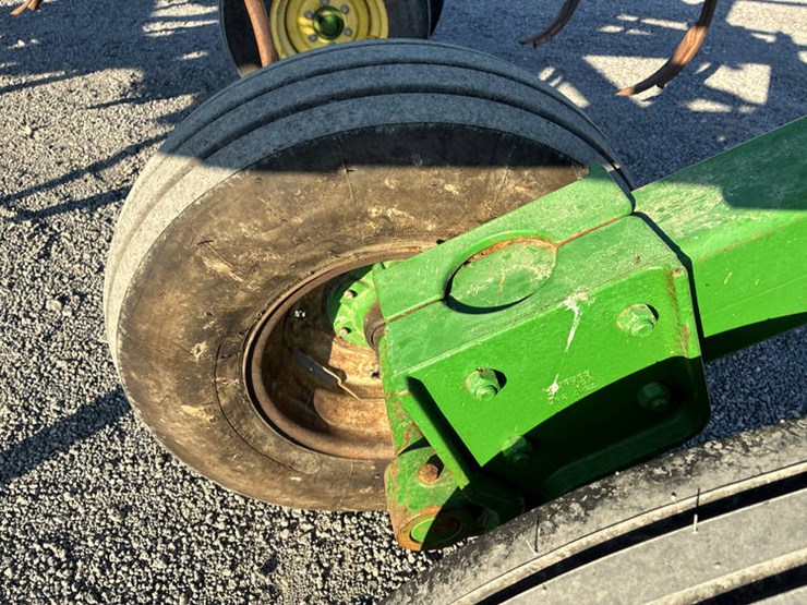 john-deere-2410-image-17