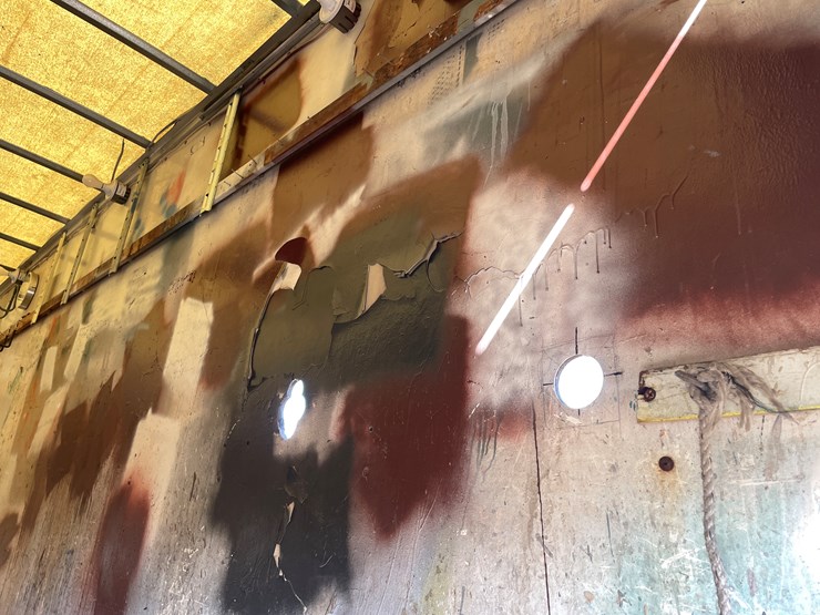 #1135-•-2002-gmc-c6500-van-truck-(has-mn-title)-image-18