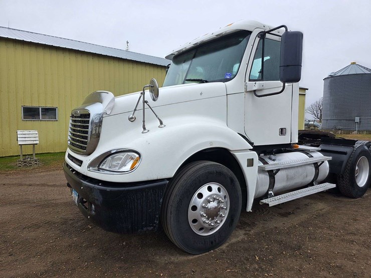 2007-freightliner-cl120-day-cab-semi,-978,000-miles,-detroit-series-60-–-14l-engine,-515hp,-10-speed-image-22