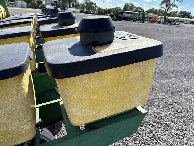 john-deere-7000-image-28