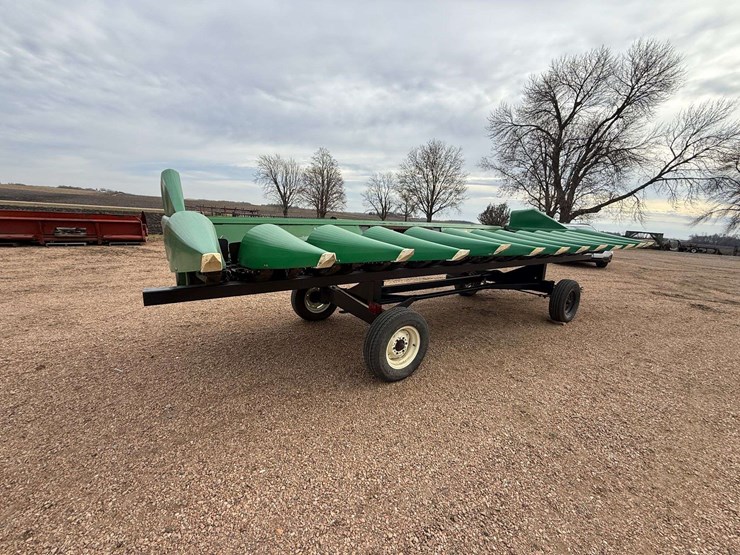 2024-john-deere-12-image-4