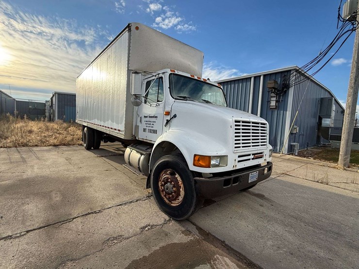 1992-international-805-box-truck,-shows-54,622-miles,-9-speed-transmission,-11r22.5-tires,-26.5’-box-image-5