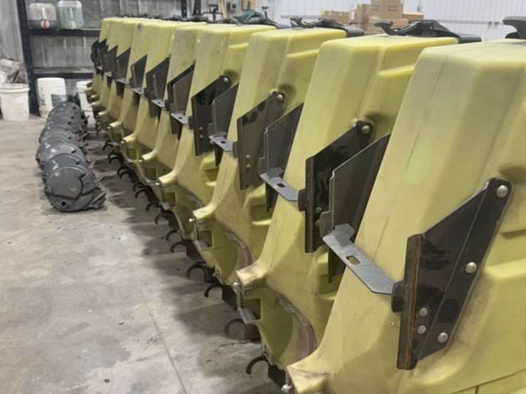 (12)-john-deere-3-bushel-boxes,-no-cracks,-in-great-shape,-buying-all-for-one-money-image-3