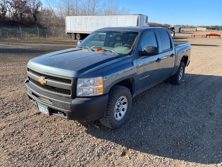 #1127-•-2013-chevrolet-silverado-pickup-truck-(has-mn-title)-image-1