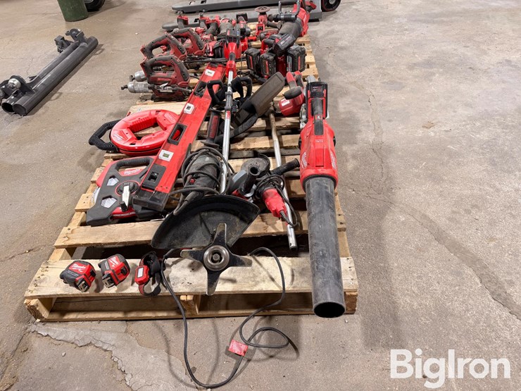 milwaukee-power-tools-w/batteries-&-6-battery-charger-image-2