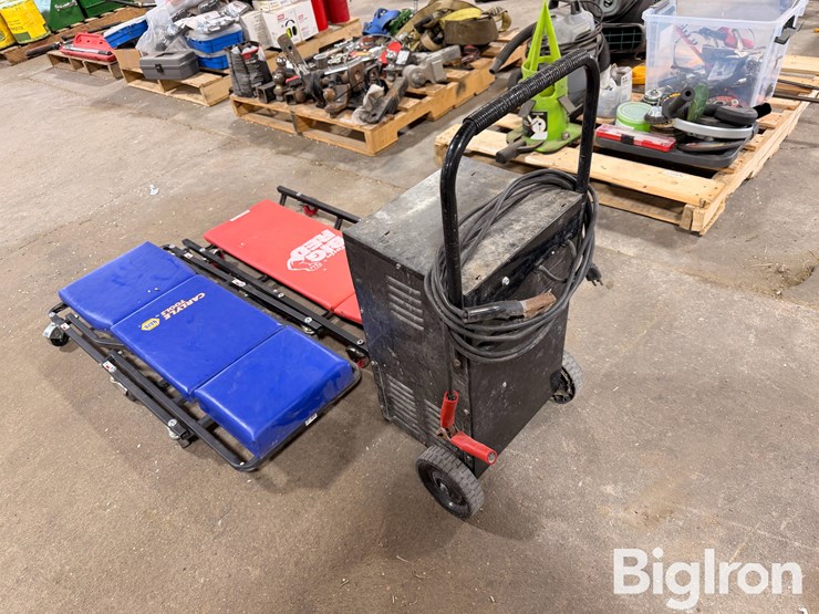 schumacher-battery-charger-&-creepers-image-4