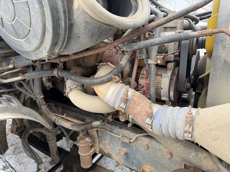 2006-freightliner-columbia-grain-truck,-549,000-miles,-8-year-old-box,-eaton-speed-shift-10-speed-tr-image-70