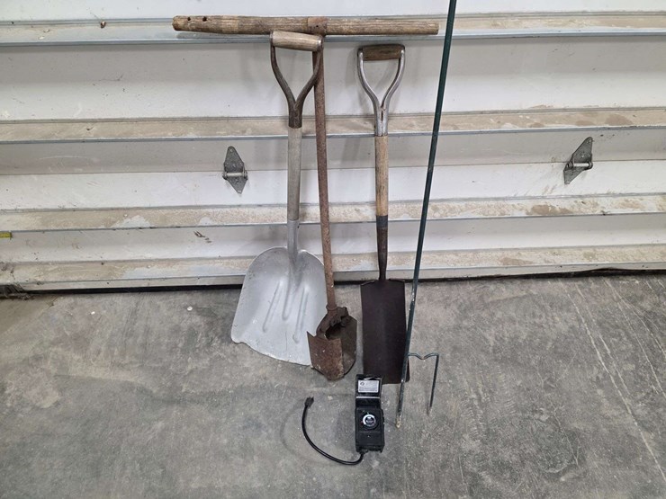 2-shovels,-shepards-hook,-post-hole-digger,-15-amp-outdoor-timer-image-3