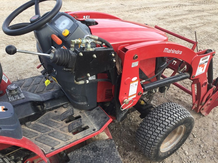 2021-mahindra-emax-25l-image-7