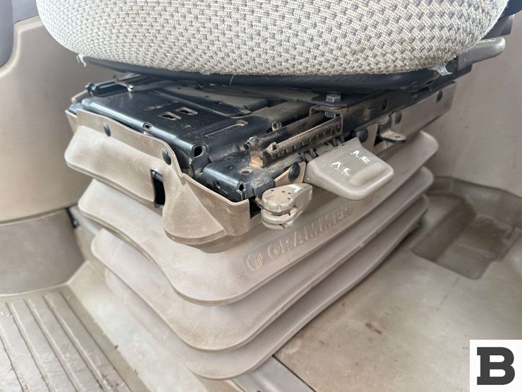 2012-john-deere-6115r-image-61