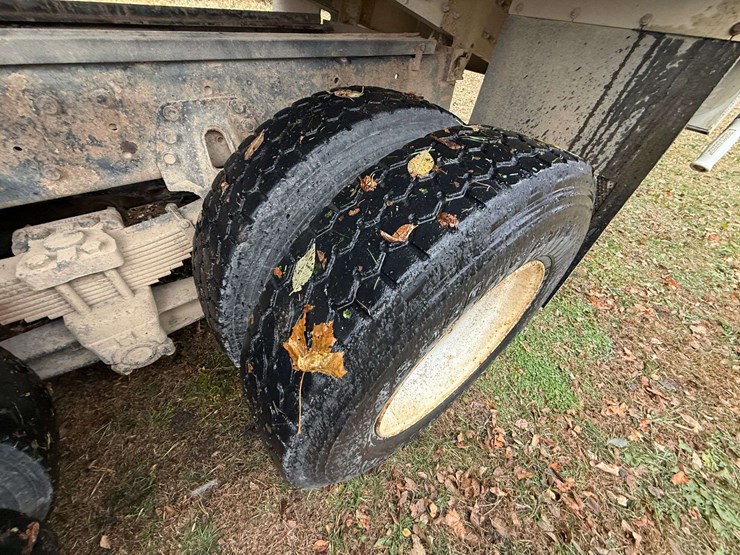 2004-international-durastar-4400-image-21