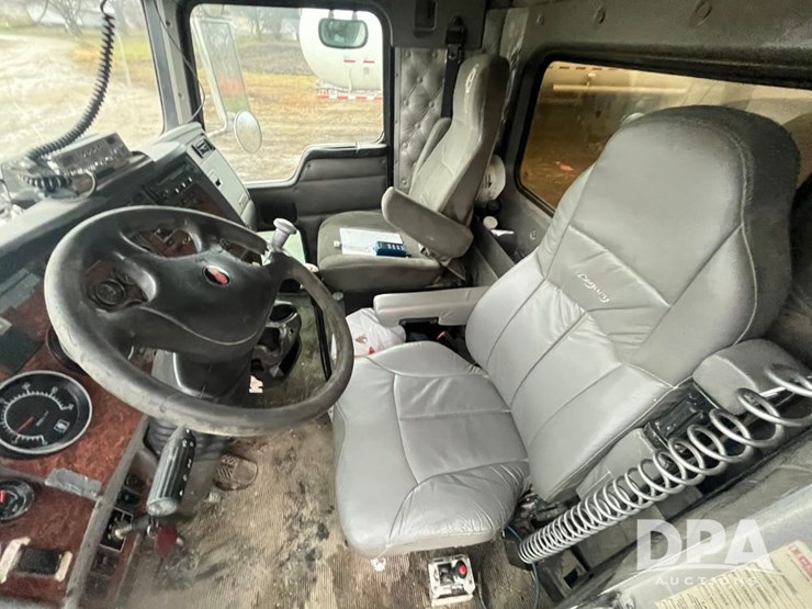 2005-kenworth-t800-image-40