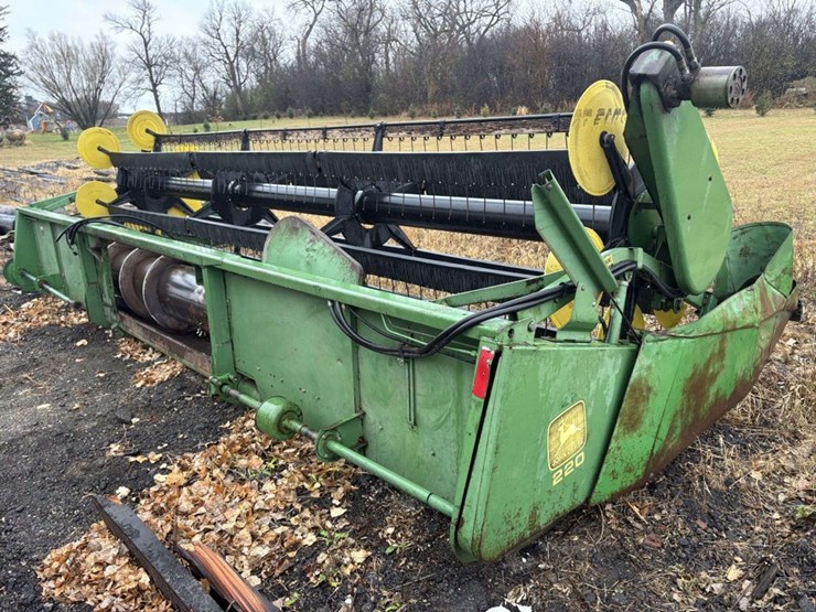 john-deere-220-image-13