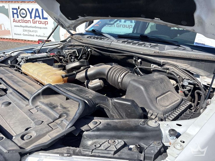 2018-ford-f-150-4x4-crew-cab-pickup-truck-image-8